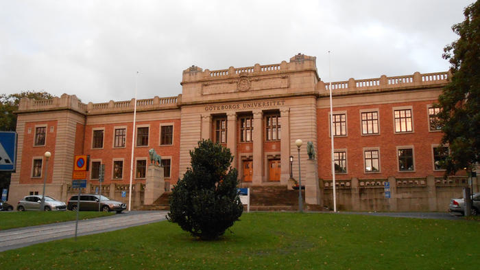 Hauptgebäude der Universität